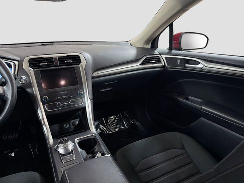 Used 2020 Ford Fusion SE FWD image 24