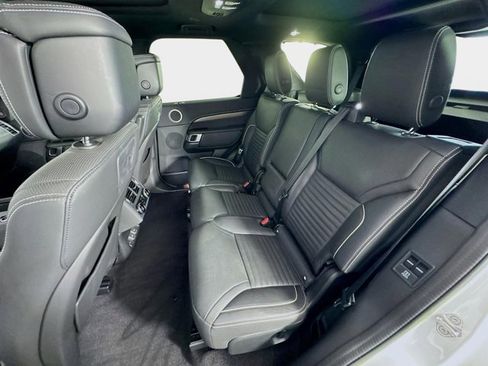 Used 2023 Land Rover Discovery Metropolitan Edition image 24