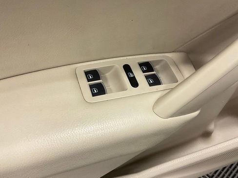 Used 2015 Volkswagen Passat TDI SEL Premium image 12