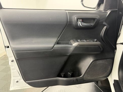 Used 2021 Toyota Tacoma TRD Sport w/ Technology Package AWD/4WD image 19