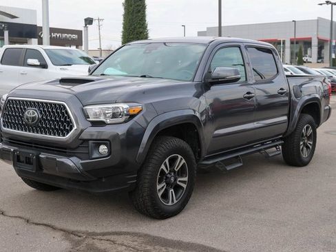Used 2019 Toyota Tacoma TRD Sport image 6