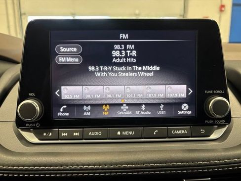 Used 2023 Nissan Rogue S AWD/4WD image 28