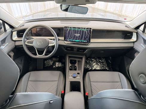 New 2026 Volkswagen Tiguan SE AWD/4WD image 17