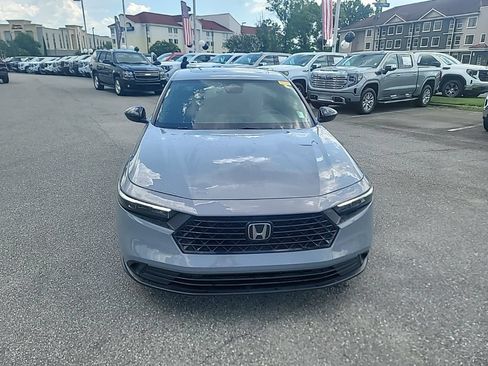 Used 2025 Honda Accord Sport image 2