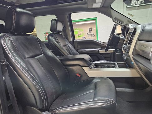 Used 2021 Ford F250 Lariat w/ Tremor Off-Road Package image 27