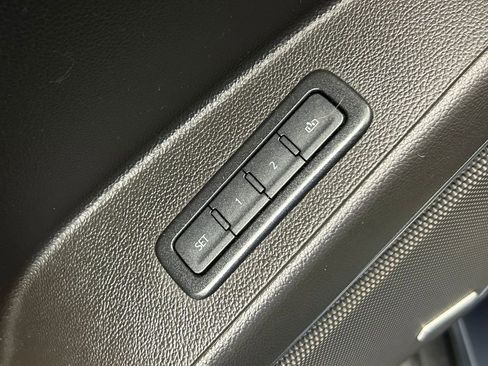 Used 2020 Chevrolet Suburban LT RWD image 21