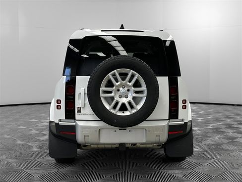 Used 2025 Land Rover Defender 110 S image 4