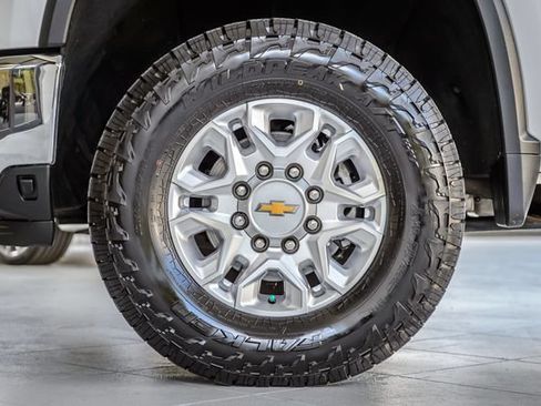 Used 2024 Chevrolet Silverado 2500 LTZ AWD/4WD image 13
