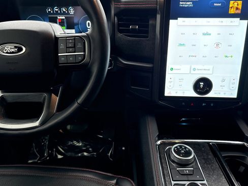 Used 2022 Ford Expedition Limited image 29