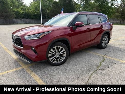 Used 2021 Toyota Highlander Platinum AWD/4WD image 1