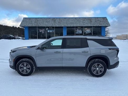 Used 2024 Chevrolet Traverse LT image 14