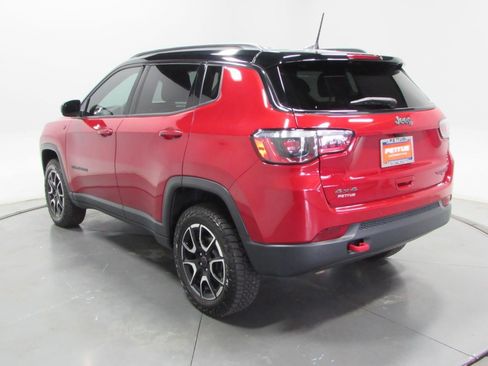 Used 2025 Jeep Compass Trailhawk AWD/4WD image 5