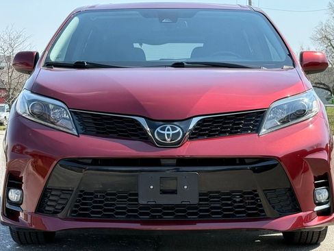 Used 2019 Toyota Sienna SE w/ SE Preferred Package image 8