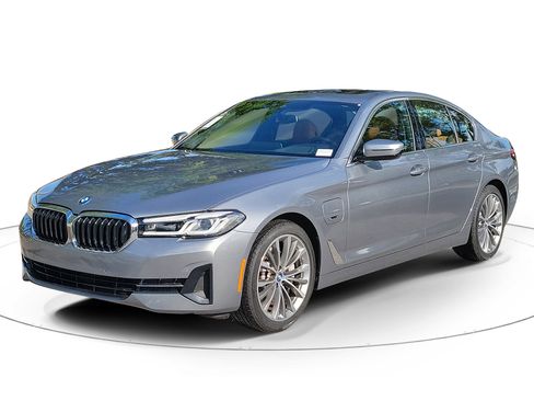 Certified 2023 BMW 530e w/ Premium Package image 2