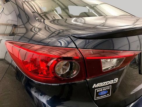 Used 2018 MAZDA MAZDA3 Touring FWD image 28