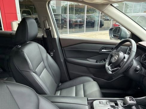 Used 2023 Nissan Rogue SV w/ SV Premium B Package FWD image 10