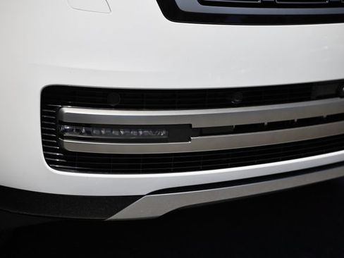 New 2026 Land Rover Range Rover Long Wheelbase SE AWD/4WD image 18