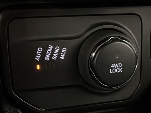 Used 2021 Jeep Renegade Latitude AWD/4WD image 30