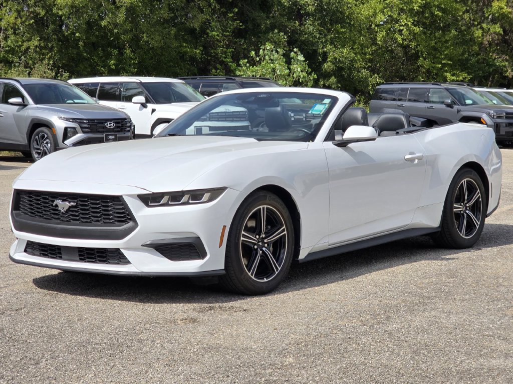 Used 2025 Ford Mustang Premium RWD image 3