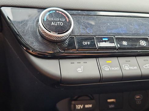 Used 2025 Hyundai Elantra Limited FWD image 19