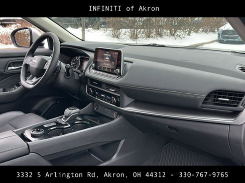 Used 2025 Nissan Rogue SV w/ SV Premium Package image 24