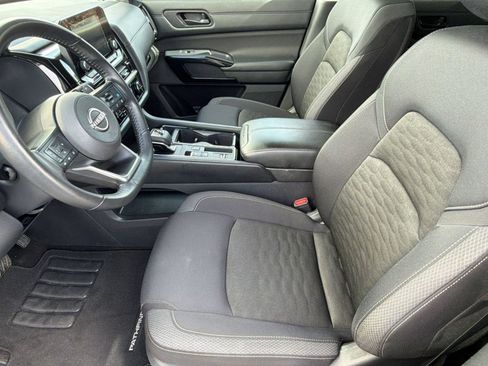Used 2025 Nissan Pathfinder SV FWD image 5