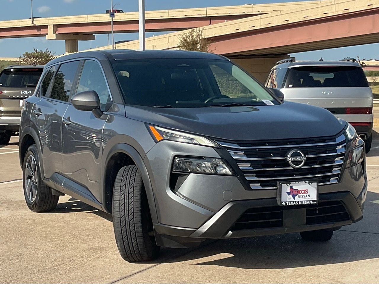 Used 2025 Nissan Rogue SV FWD image 3