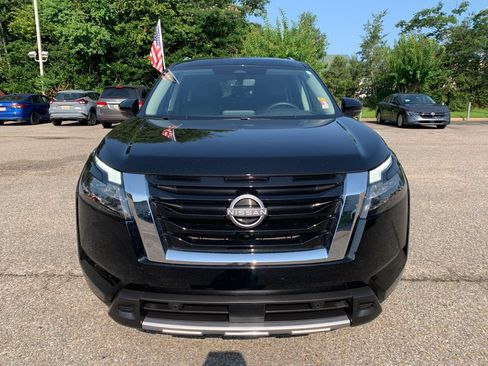 Used 2025 Nissan Pathfinder SL w/ Cargo Package FWD image 3