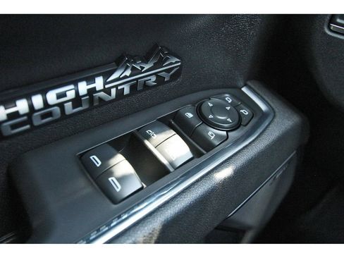 Used 2025 Chevrolet Silverado 1500 High Country w/ High Country Premium Package AWD/4WD image 16