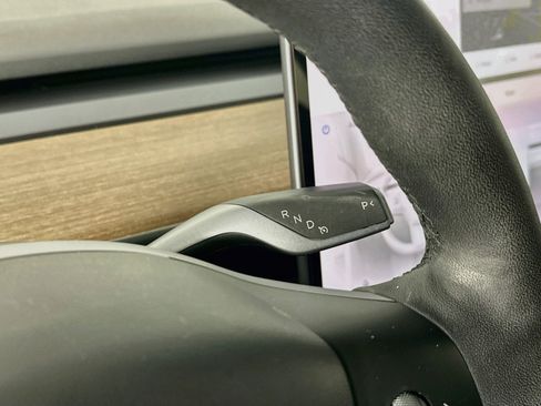 Used 2021 Tesla Model Y Long Range AWD/4WD image 24