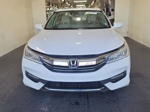 Used 2016 Honda Accord Touring image 3