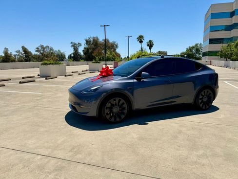 Used 2022 Tesla Model Y Performance AWD/4WD image 19