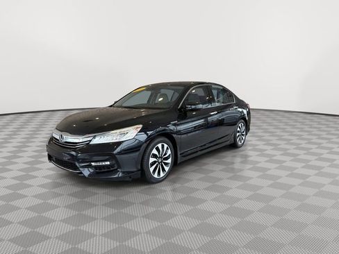 Used 2017 Honda Accord Touring image 5