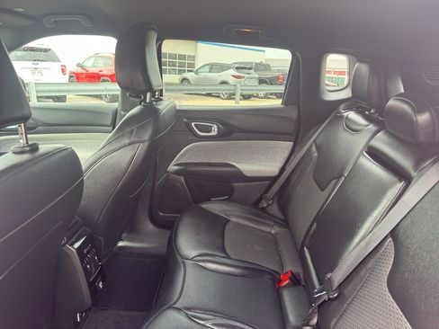 Used 2025 Jeep Compass Latitude AWD/4WD image 33