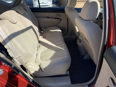 Used 2008 Kia Rondo LX w/ Convenience Pkg image 17