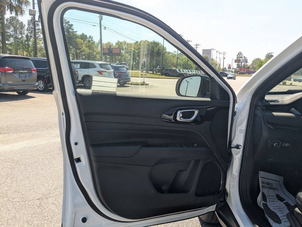 New 2026 Jeep Compass Latitude AWD/4WD image 12