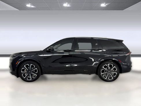 Used 2025 Lincoln Nautilus Reserve AWD/4WD image 2