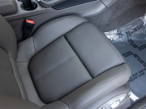 Certified 2025 Porsche Macan image 50