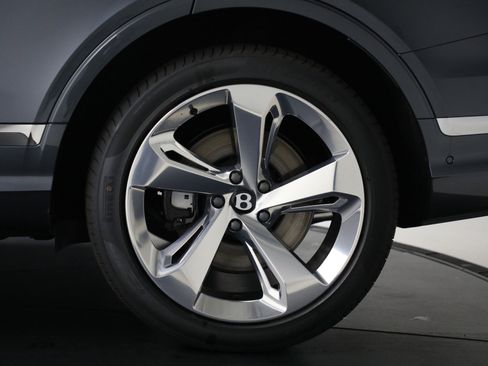 New 2025 Bentley Bentayga Extended Wheelbase image 16