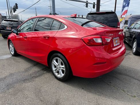 Used 2018 Chevrolet Cruze LT image 4