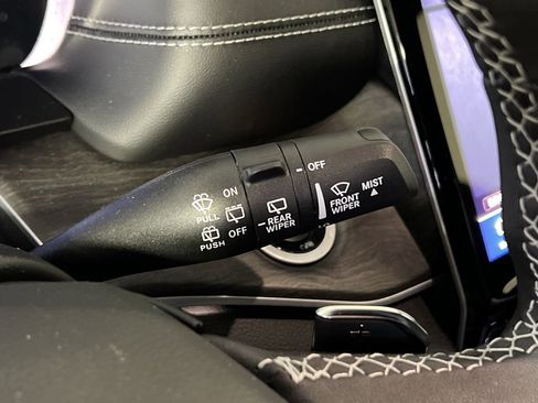 Used 2025 Jeep Grand Cherokee Limited image 20