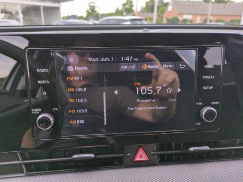 Used 2025 Kia Sportage LX FWD image 18
