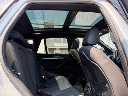 Used 2019 BMW X1 xDrive28i w/ Convenience Package AWD/4WD image 12