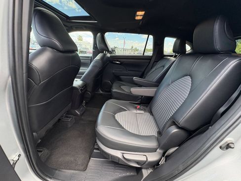 Used 2025 Toyota Highlander XSE AWD/4WD image 26