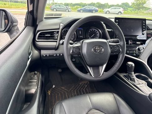 Used 2022 Toyota Camry SE w/ Cold Weather Package FWD image 19