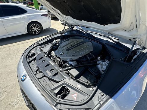 Used 2011 BMW 550i xDrive Sedan AWD/4WD image 20