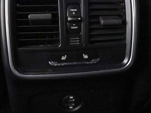 Used 2022 Porsche Macan image 35