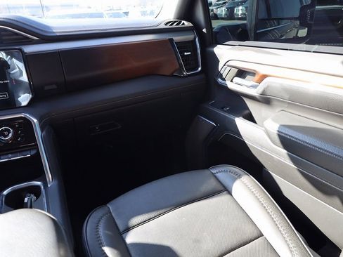 Used 2024 GMC Sierra 3500 Denali w/ Denali Reserve Package AWD/4WD image 22