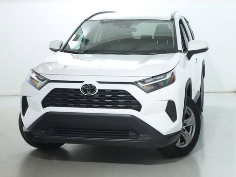 Used 2025 Toyota RAV4 XLE image 3