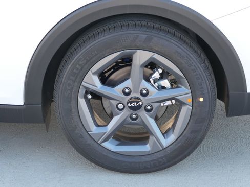 New 2025 Kia K4 LXS image 10